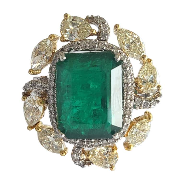 Zambian emerald diamond ring