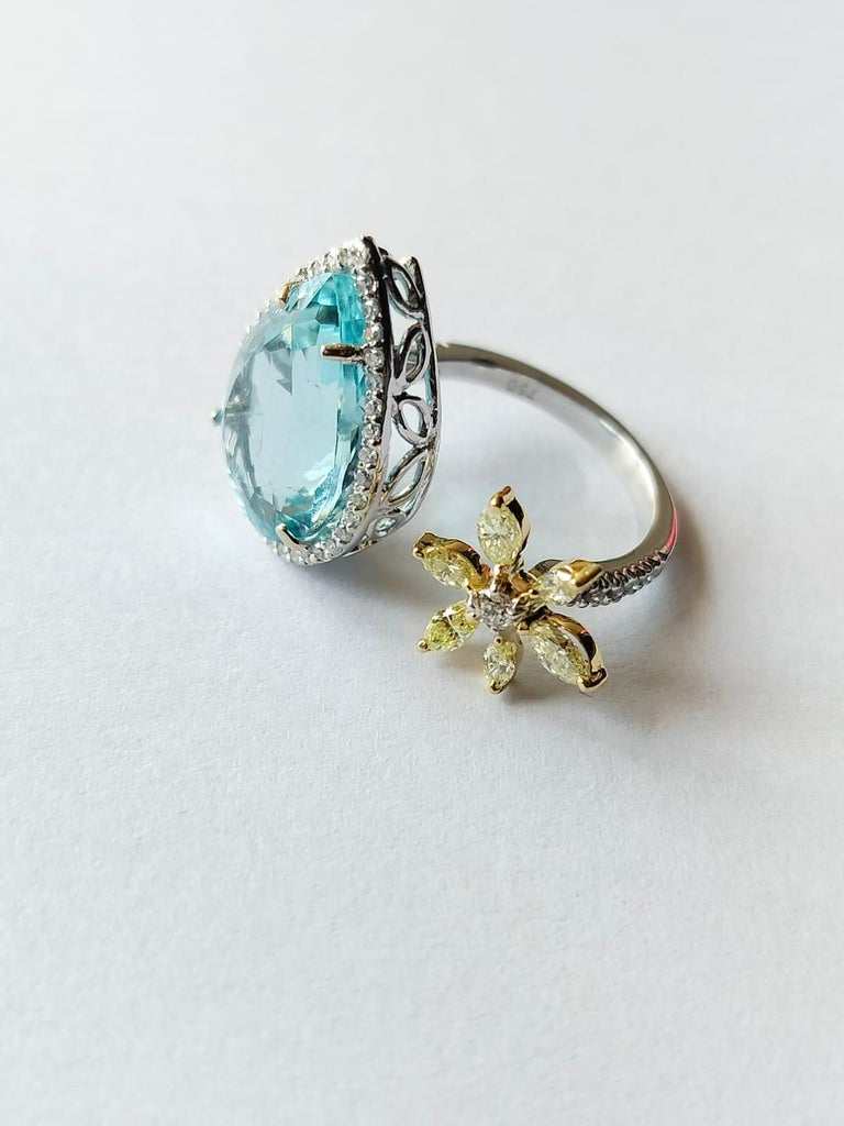 18K White Gold, 9.03 carats Aquamarine & Yellow Diamonds Engagement Ring