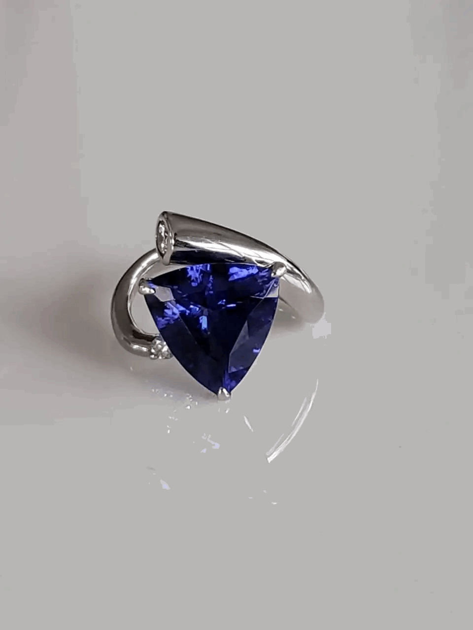 tanzanite and diamond ring