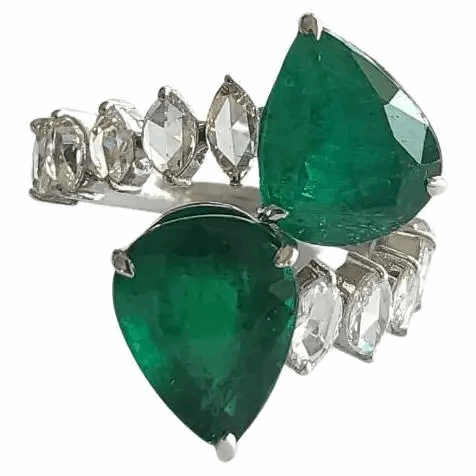 emerald and diamond ring