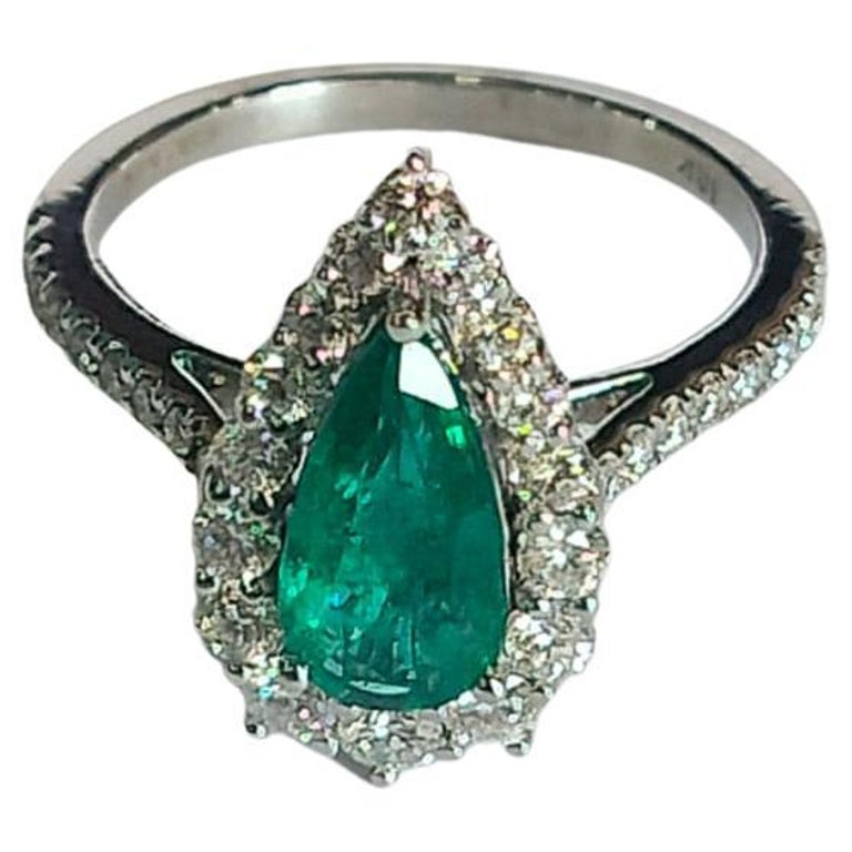 Set in 18K Gold, 1.09 carats, natural Zambian Emerald & Diamond Engagement Ring