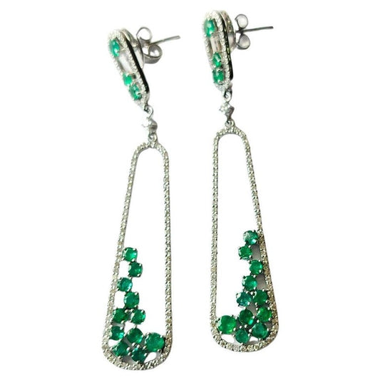 Set in 18K Gold, 2.61 carats, natural Emerald & Diamonds Chandelier Earrings