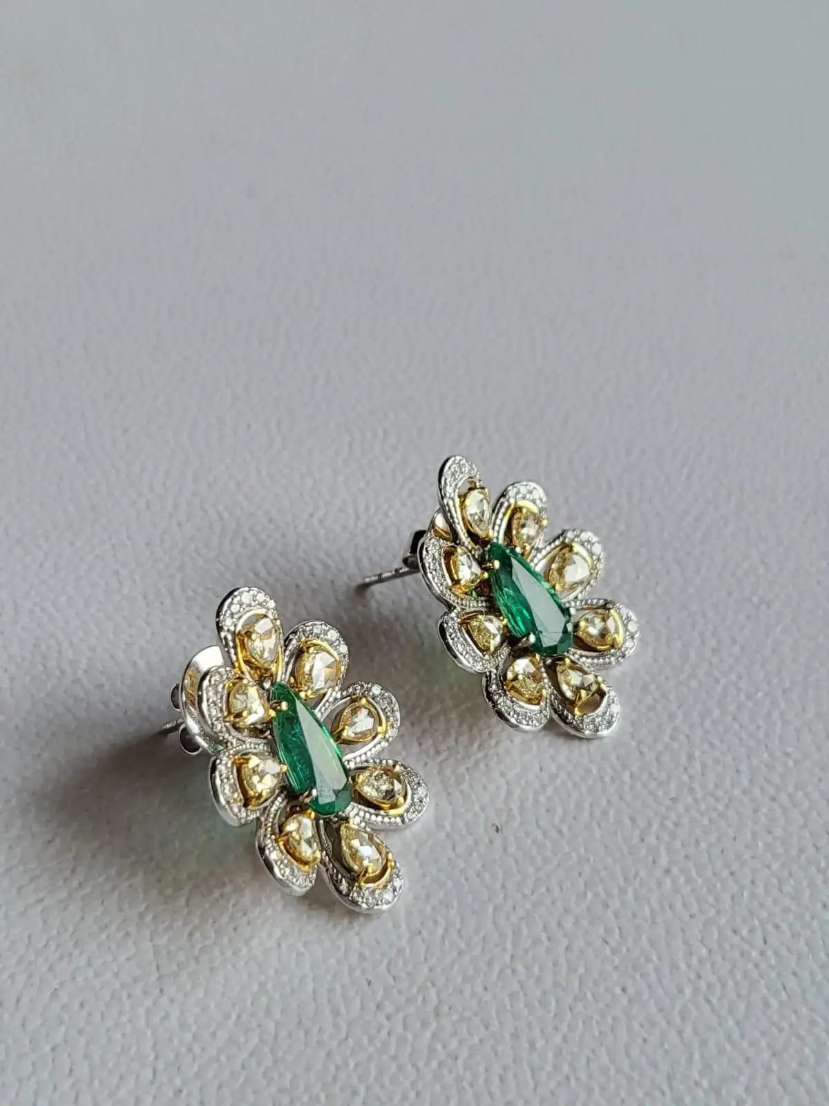 emerald stud earrings